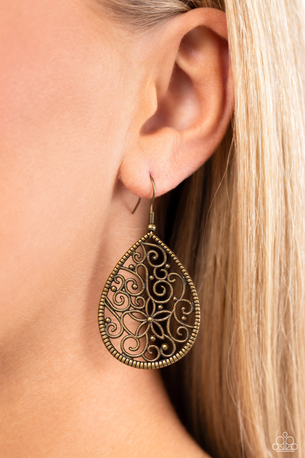 Tour de Garden - Brass Earrings Paparazzi