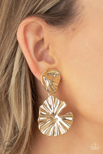 Load image into Gallery viewer, Empress Of The Amazon - Gold Earring
